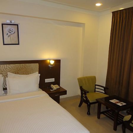 Hotel Budhil Park วิสาขปัตนัม ภายนอก รูปภาพ