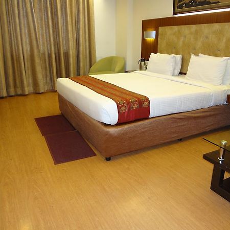 Hotel Budhil Park วิสาขปัตนัม ภายนอก รูปภาพ