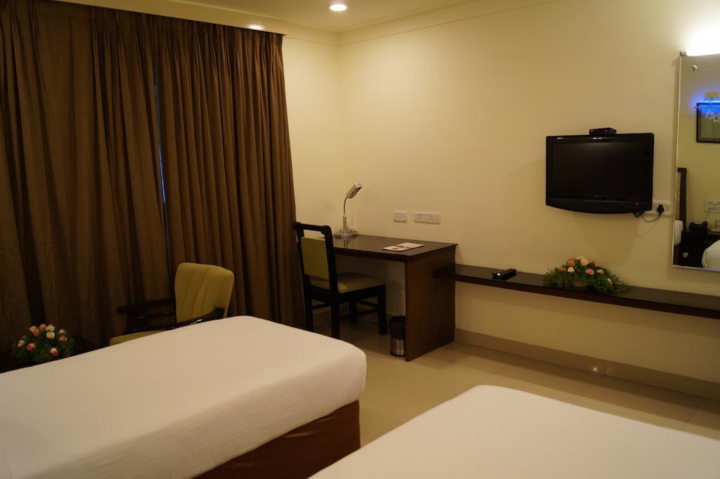 Hotel Budhil Park วิสาขปัตนัม ภายนอก รูปภาพ