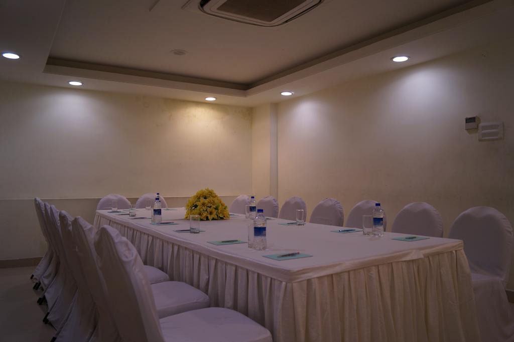 Hotel Budhil Park วิสาขปัตนัม ภายนอก รูปภาพ