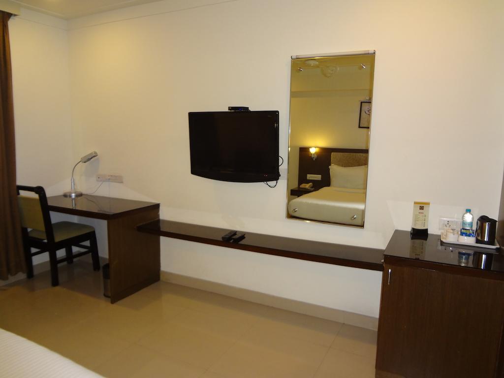 Hotel Budhil Park วิสาขปัตนัม ภายนอก รูปภาพ