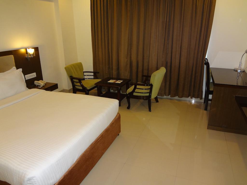 Hotel Budhil Park วิสาขปัตนัม ภายนอก รูปภาพ