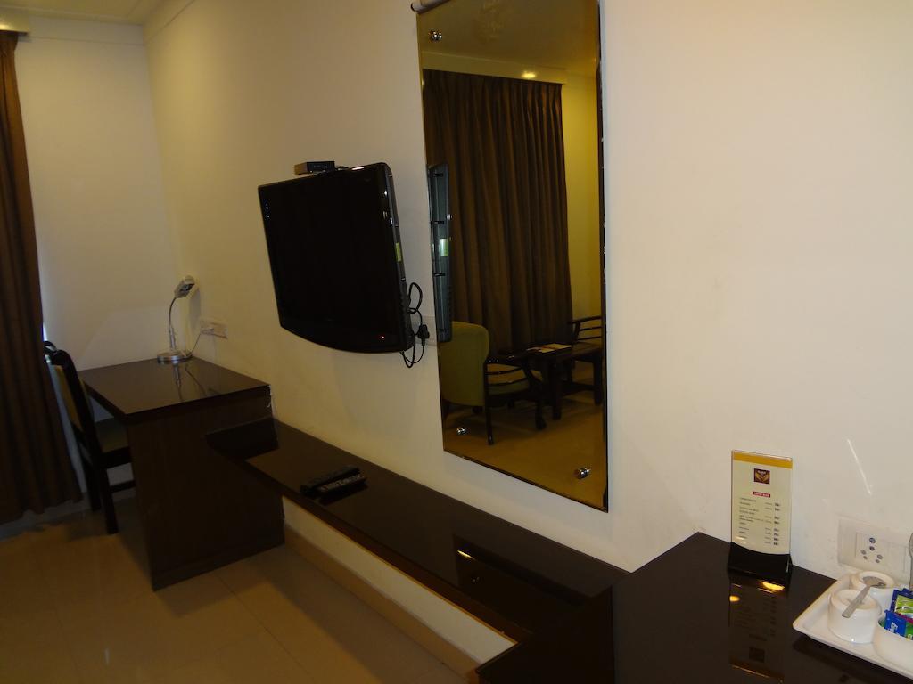 Hotel Budhil Park วิสาขปัตนัม ภายนอก รูปภาพ