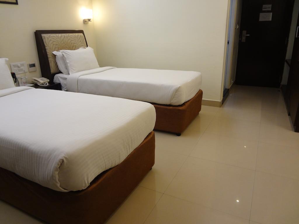 Hotel Budhil Park วิสาขปัตนัม ภายนอก รูปภาพ