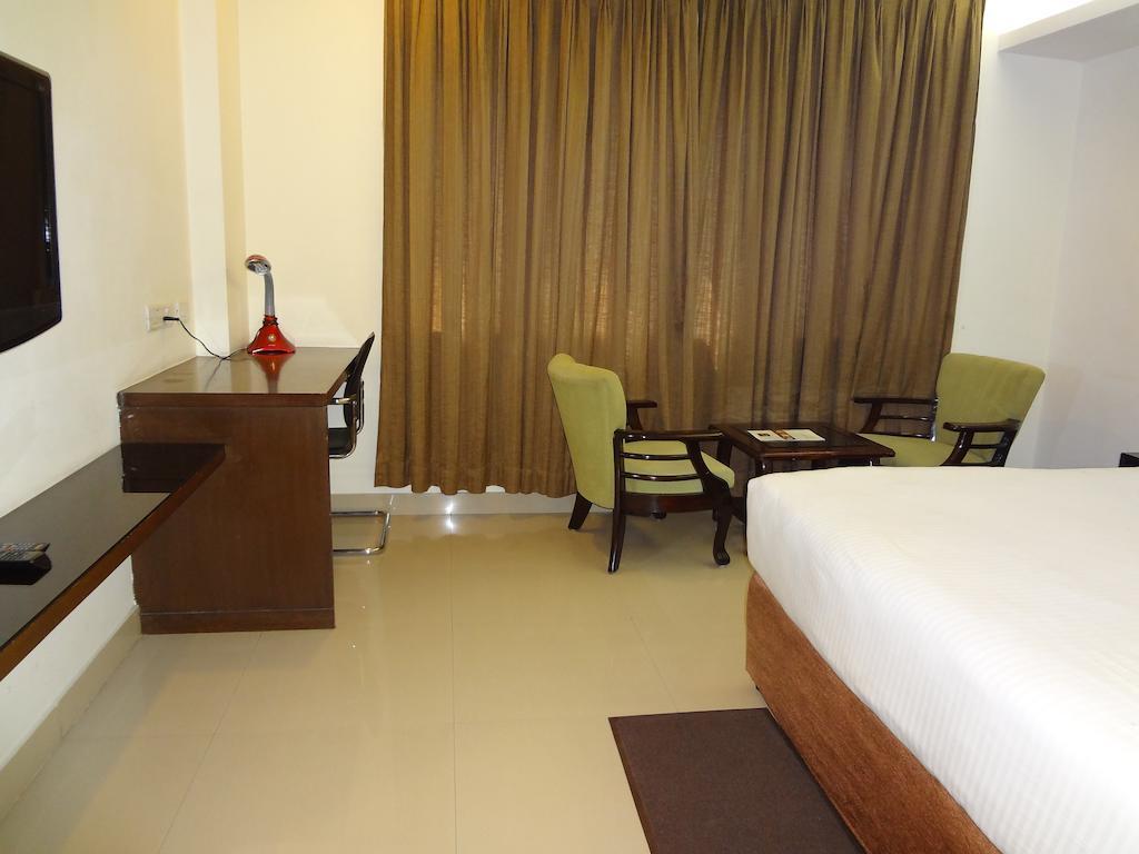 Hotel Budhil Park วิสาขปัตนัม ภายนอก รูปภาพ