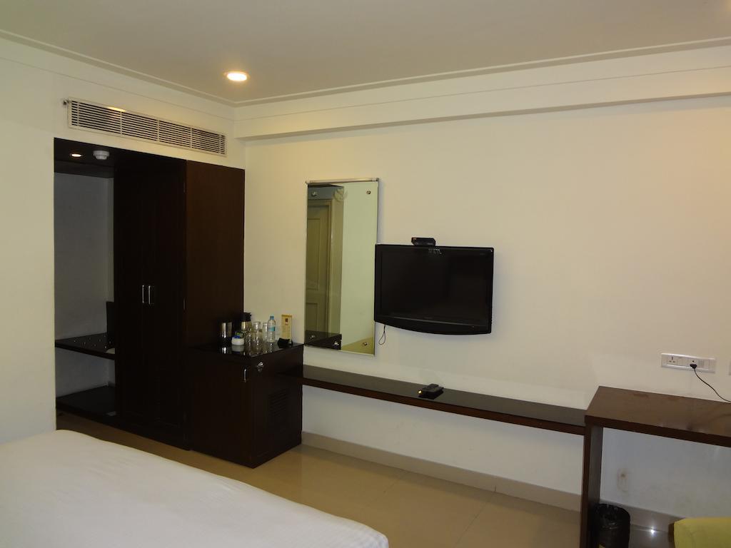 Hotel Budhil Park วิสาขปัตนัม ภายนอก รูปภาพ