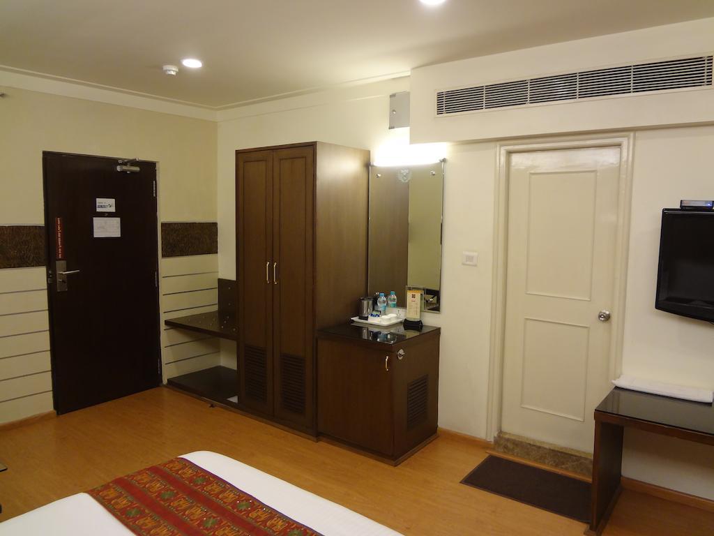 Hotel Budhil Park วิสาขปัตนัม ภายนอก รูปภาพ