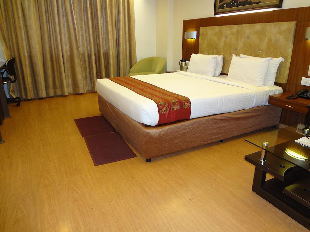 Hotel Budhil Park วิสาขปัตนัม ภายนอก รูปภาพ