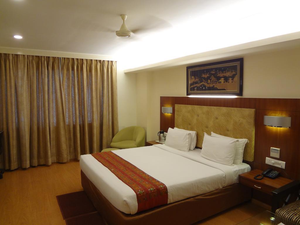 Hotel Budhil Park วิสาขปัตนัม ภายนอก รูปภาพ